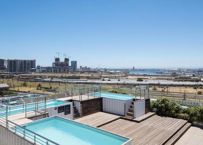 Modern Two Bedroom Unit, Mountain & Harbour Views
