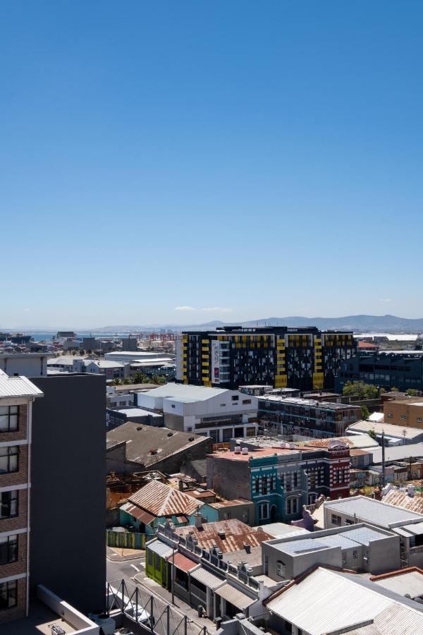 Modern Two Bedroom Unit, Mountain & Harbour Views