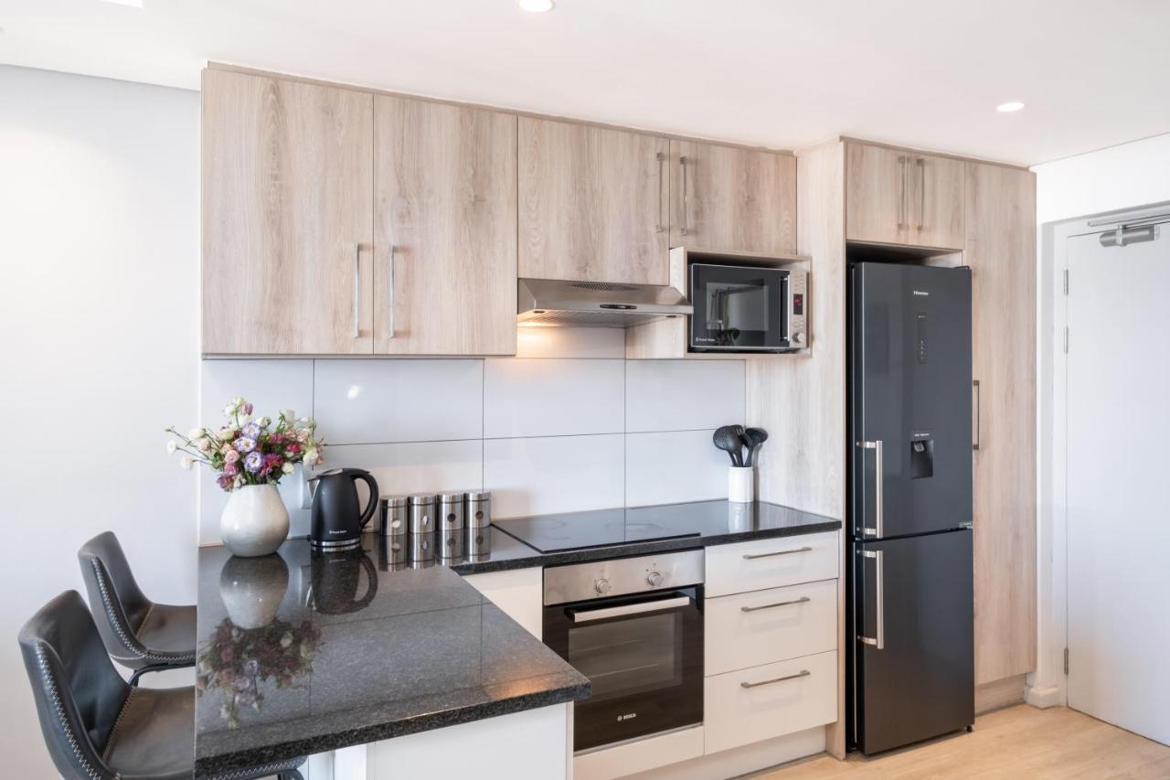 Apartment Modern Two Bedroom Unit, Mountain & Harbour Views *