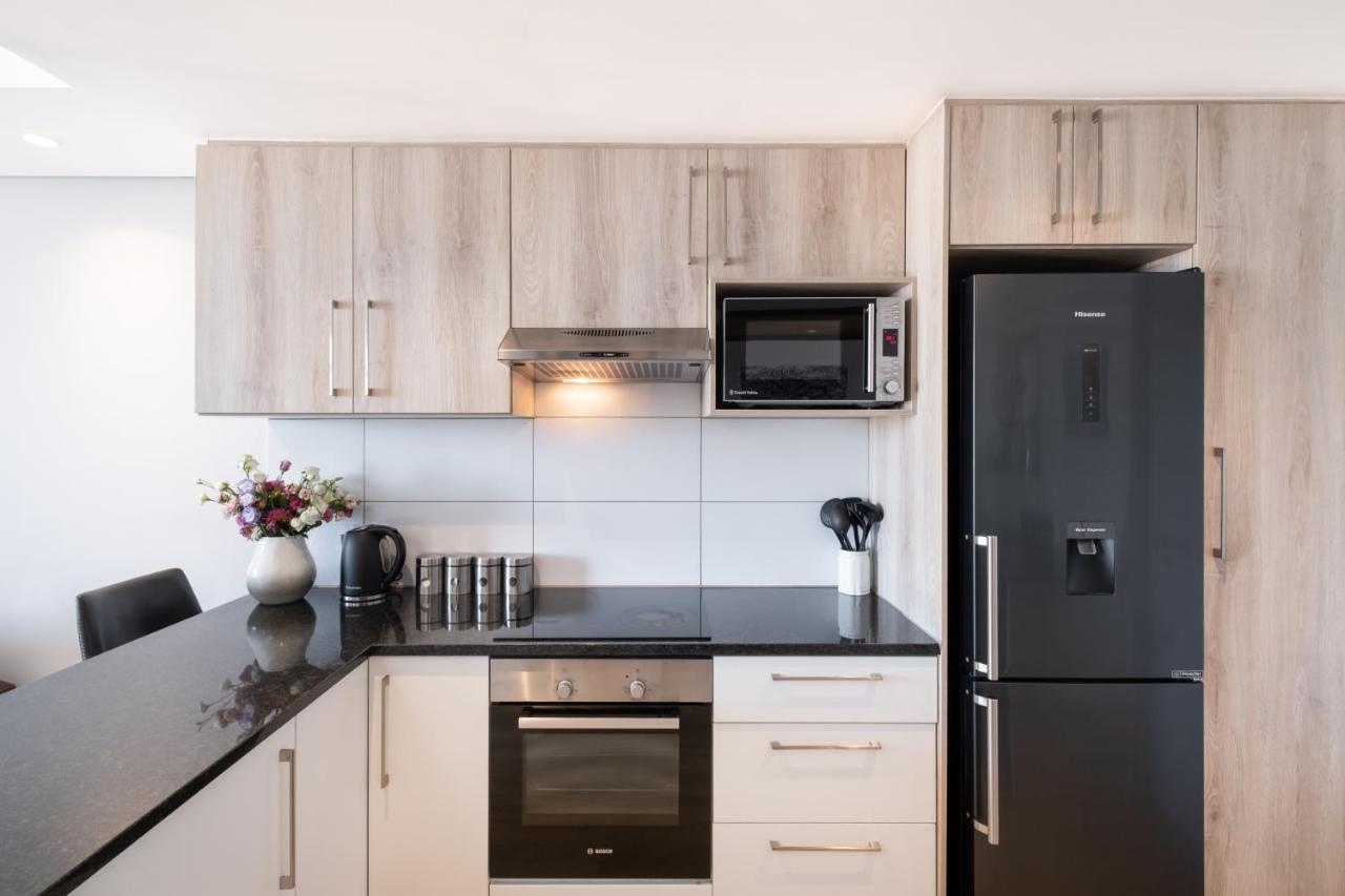 Modern Two Bedroom Unit, Mountain & Harbour Views Apartment Cape Town