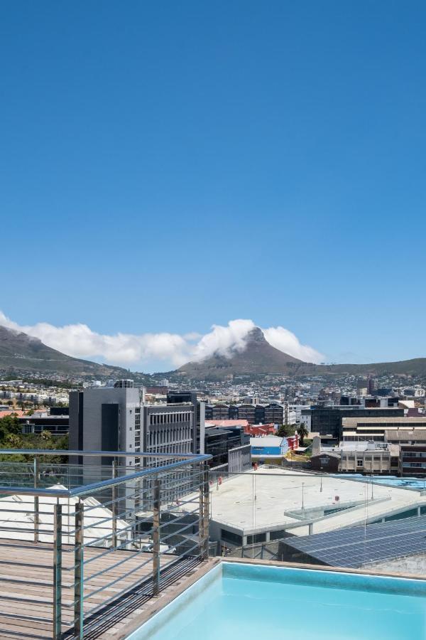 Modern Two Bedroom Unit, Mountain & Harbour Views * Cape Town