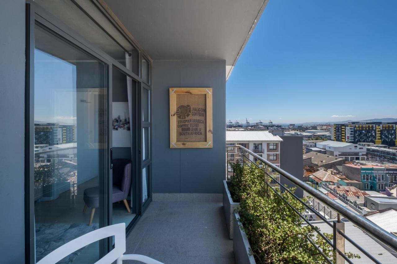 Modern Two Bedroom Unit, Mountain & Harbour Views Apartment Cape Town