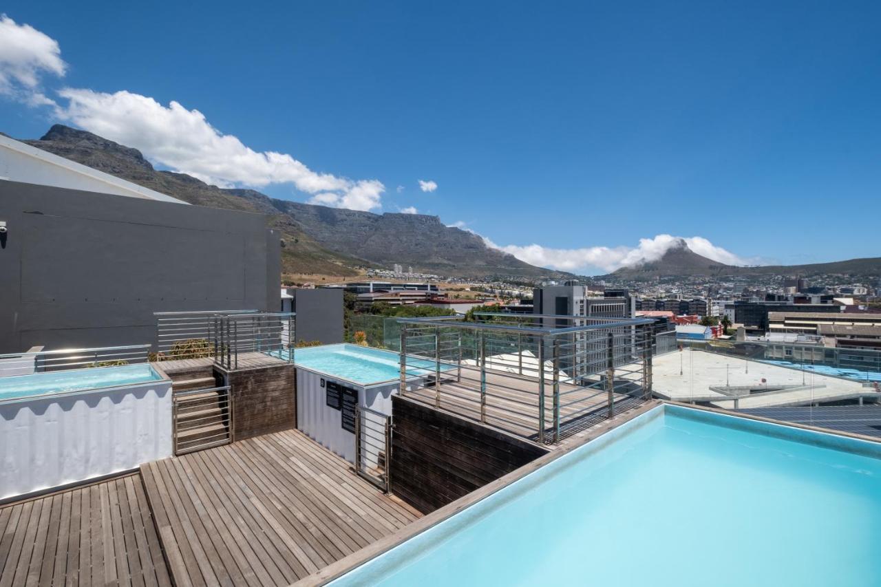 Modern Two Bedroom Unit, Mountain & Harbour Views